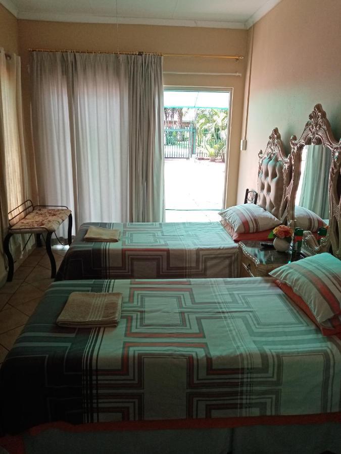 De La Rose Guesthouse Lephalale Εξωτερικό φωτογραφία