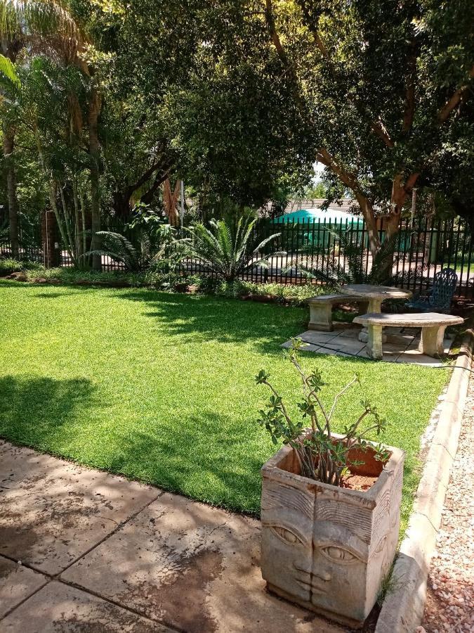 De La Rose Guesthouse Lephalale Εξωτερικό φωτογραφία
