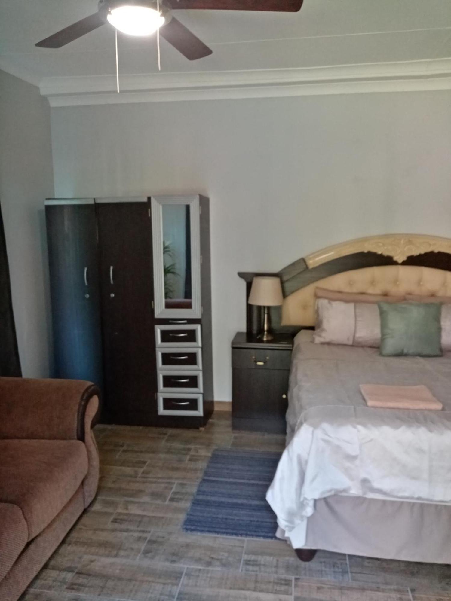 De La Rose Guesthouse Lephalale Εξωτερικό φωτογραφία