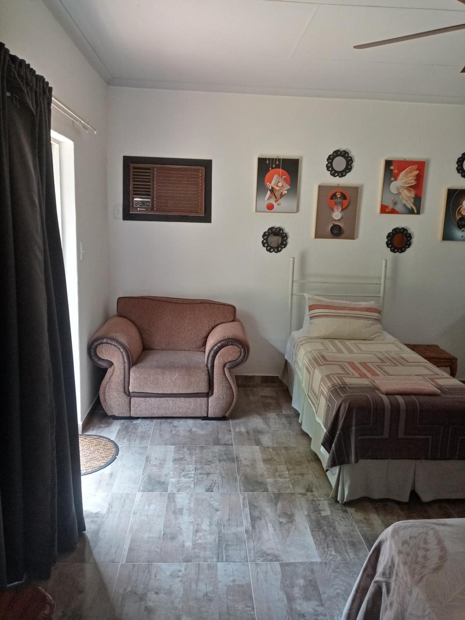 De La Rose Guesthouse Lephalale Εξωτερικό φωτογραφία