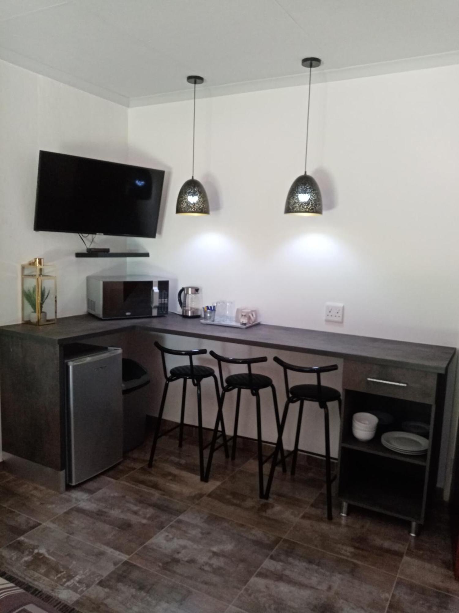 De La Rose Guesthouse Lephalale Εξωτερικό φωτογραφία