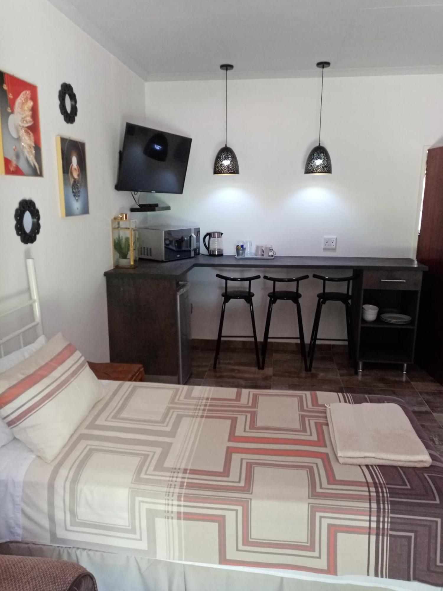 De La Rose Guesthouse Lephalale Εξωτερικό φωτογραφία