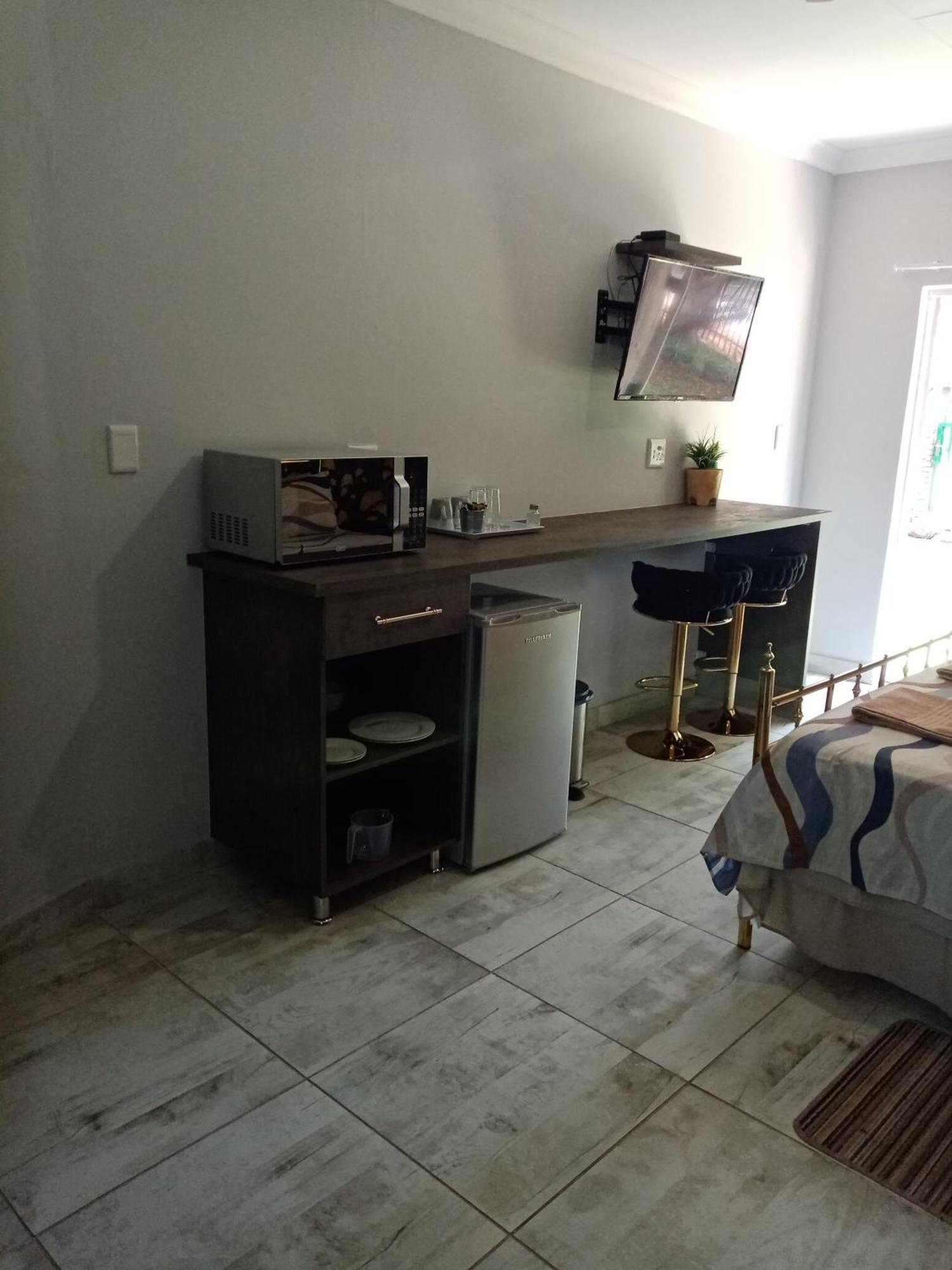 De La Rose Guesthouse Lephalale Εξωτερικό φωτογραφία